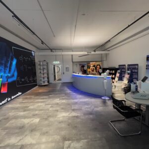 Empfangspult, gebogen