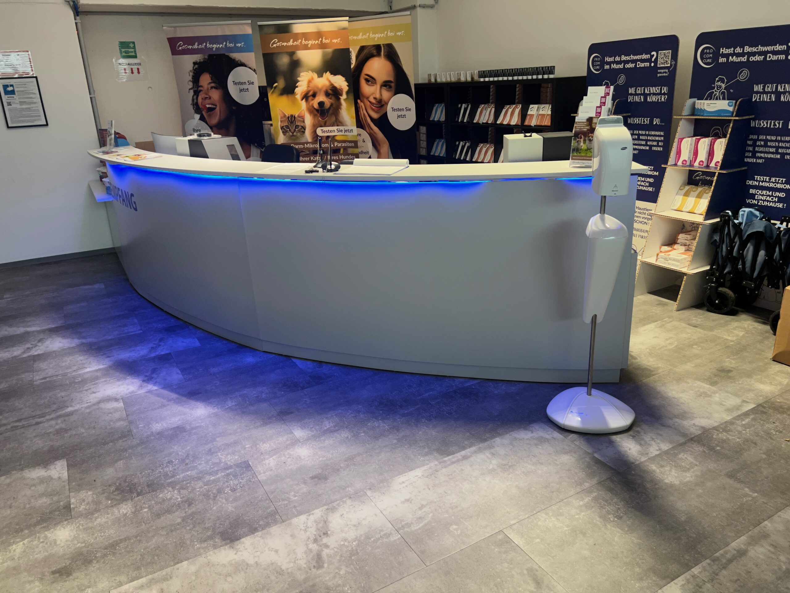 Empfangspult, gebogen – Bild 3