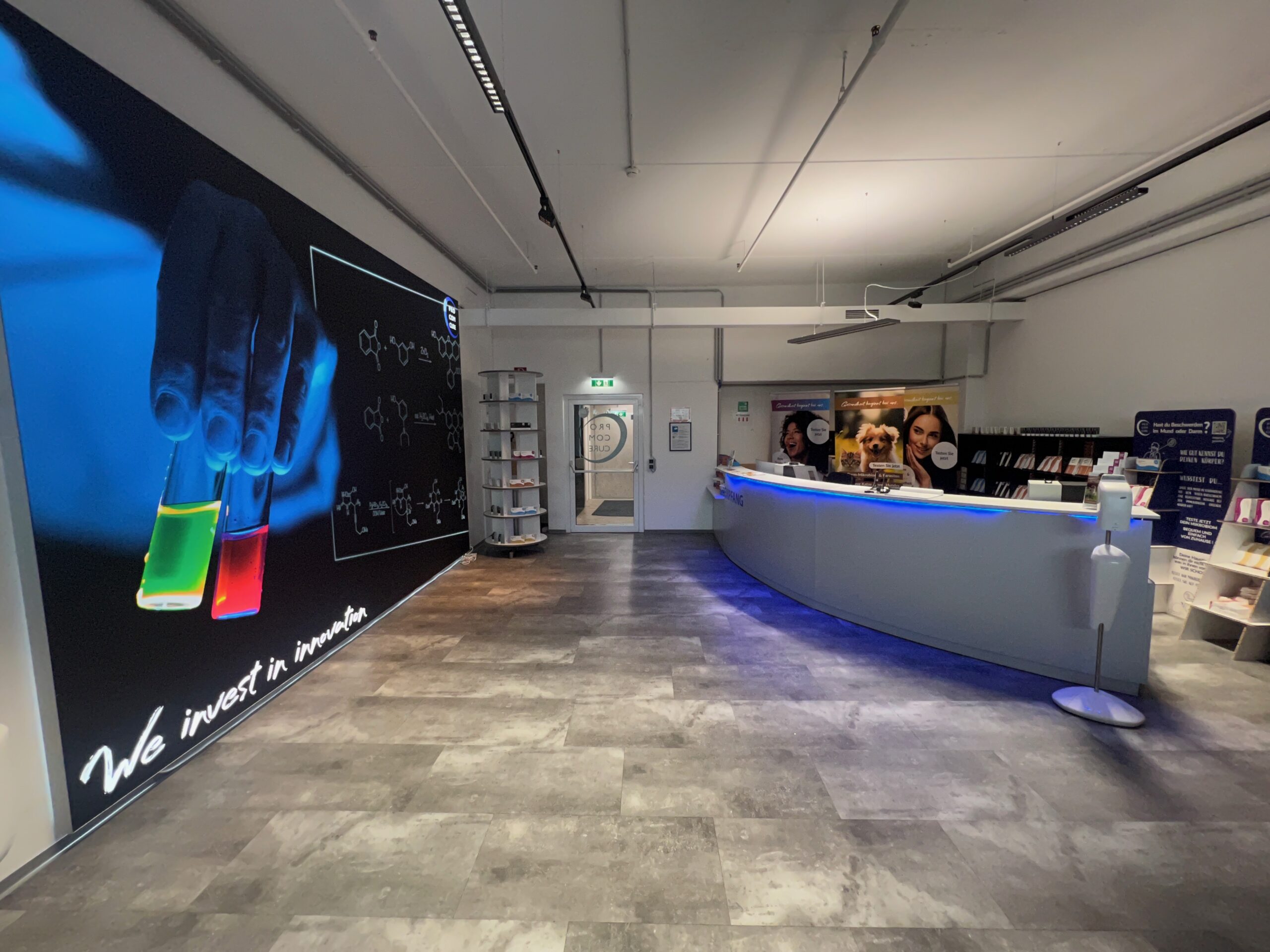 Empfangspult, gebogen – Bild 2